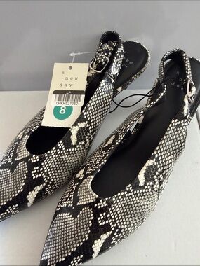 NWT a new day Black & White Snake Print Slingback heels. Size 8.